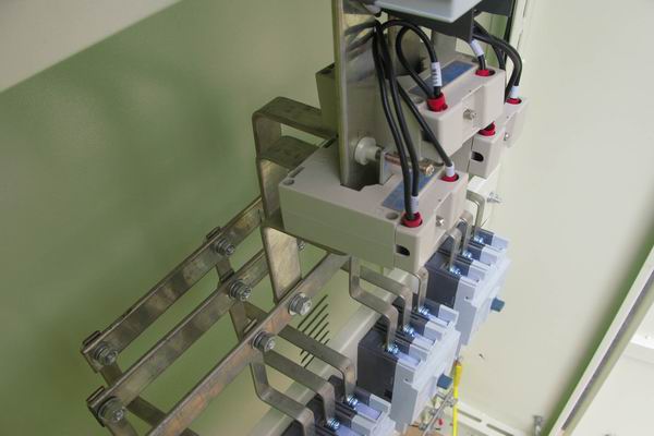 来凤配电柜-应急照明配电柜使用对工作人员的具